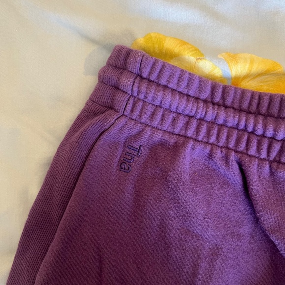 tna terry fleece boyfriend sweat shorts - purple (xs) - Picture 2 of 3